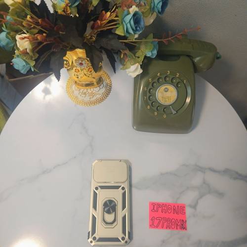 iPhone 17 Pro Max 機械款手機殼（金色）