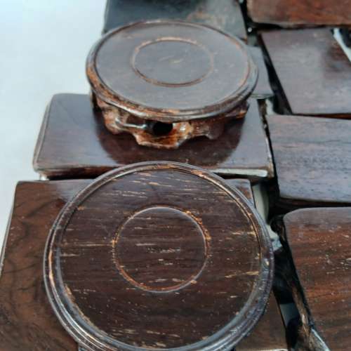 清貨平售  ，一手18個 樹根木座如附上照片， 共售三百元 單一個60元 .no.DR29.11.25