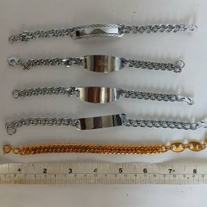 清貨平售  ，一手5 條 金屬手串如照片 顯示， 共售 180元， 單條100元，.no.D29.11.25