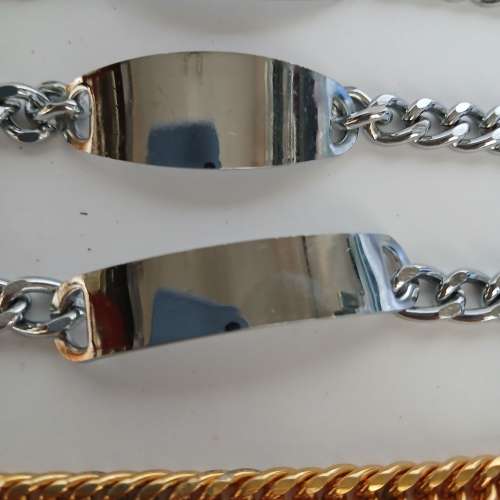 清貨平售  ，一手5 條 金屬手串如照片 顯示， 共售 180元， 單條100元，.no.D29.11.25