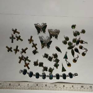 .清貨平售  ，一手藍貝殼吊咀/ 心針/手串配上金屬 托如照片顯示， 共售 200元，no....