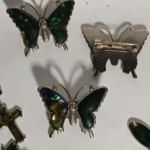 .清貨平售  ，一手藍貝殼吊咀/ 心針/手串配上金屬 托如照片顯示， 共售 200元，no....