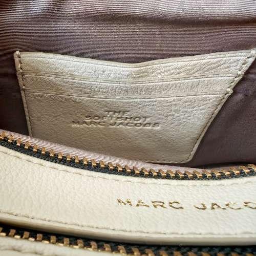 MARC JACOBS 真皮肩帶包包 （M0014592 106）