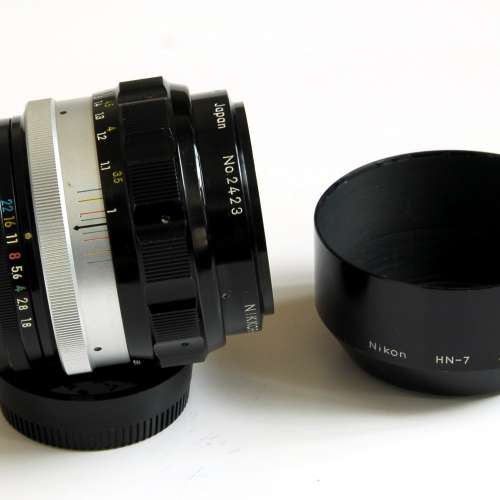 Nikon 85mm f1.8 Nippon Kogaku Nikkor-H non-AI with  HN-7  metal hood