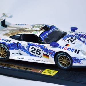 1:18 scale Car Model