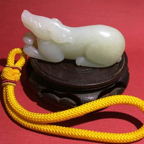 旺財，懷舊多年 刻有 臥狀 福祿元寶 靈犬，吉祥如意守財 舊青白和田玉石