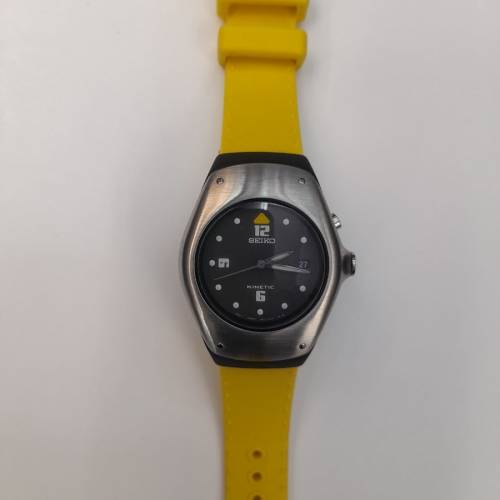 ( 新年秒閃價 ) 全新 Vintage Seiko 3M22-0D40 Kinetic Artura Watch w/Yellow Rub...