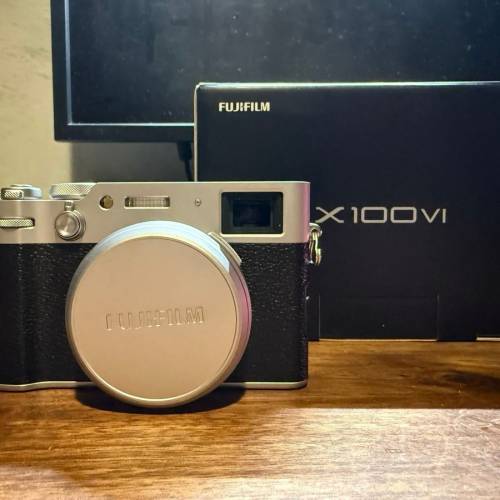 Fujifilm 行貨X100VI 銀色相機連原裝filter，原裝adaptor，原裝遮光罩hood及韓國真...