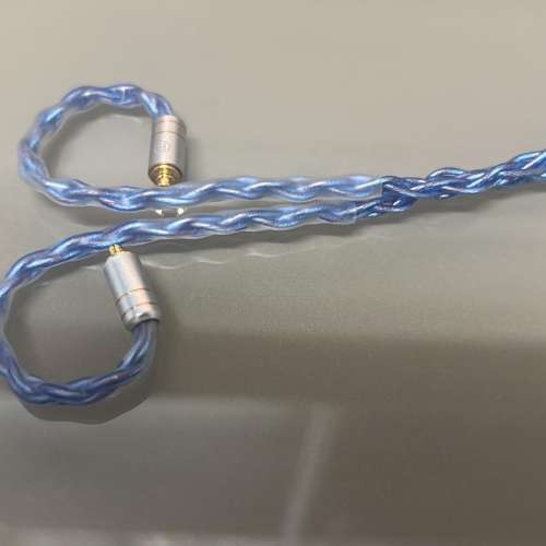 8月2024年高級視聽音響展場外特別版產品(耳機線:北極星)雙銅夾銀設計。陣列疊式設...