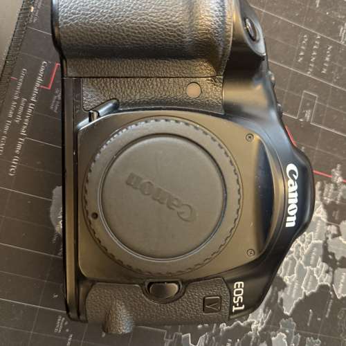 Canon 1v