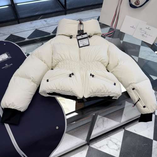 Moncler Grenoble系列Wollemi女士连帽羽绒夹克外套
