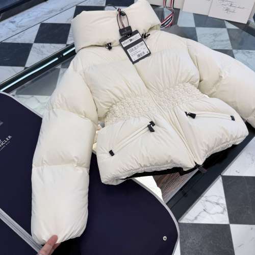 Moncler Grenoble系列Wollemi女士连帽羽绒夹克外套