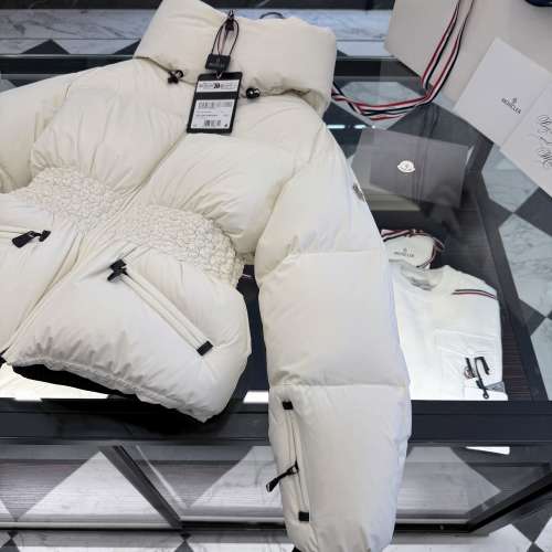 Moncler Grenoble系列Wollemi女士连帽羽绒夹克外套