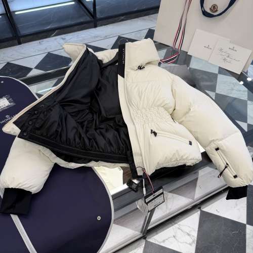 Moncler Grenoble系列Wollemi女士连帽羽绒夹克外套