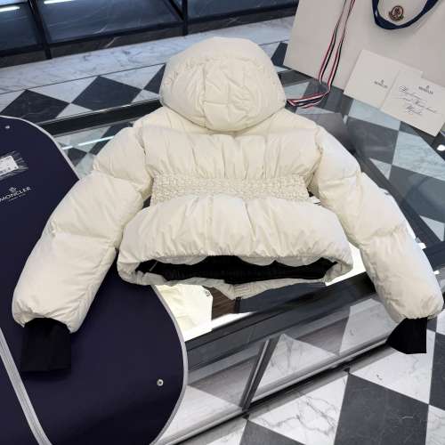 Moncler Grenoble系列Wollemi女士连帽羽绒夹克外套