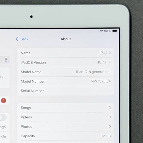 90% New Apple iPad 7 32GB Wi-Fi Silver Color 7th Gen 第七代