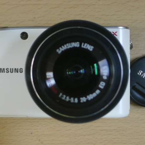 Samsung NX 100 ( 白色）+ AF20-50mm kit lens
