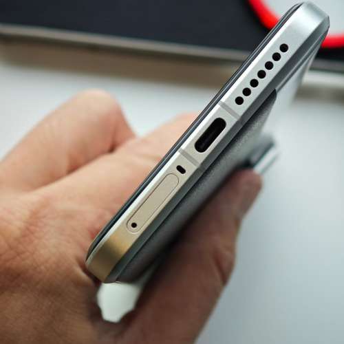 90%新 小米 15 Ultra 16+1TB 水貨國行 銀黑色 Leica 四鏡頭 15Ultra 連Fotogear金屬...