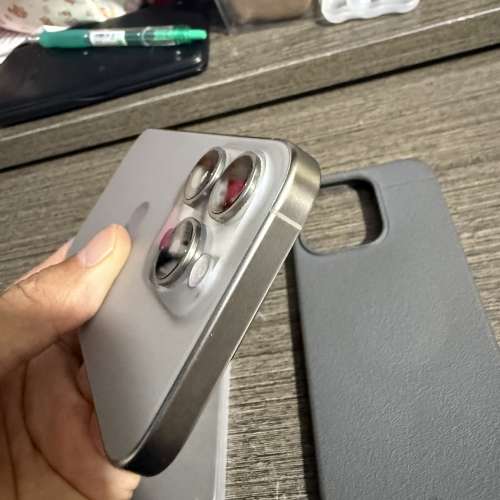 99新iPhone 15pro 128gb港行，89電，完美冇花，不議價！謝謝！