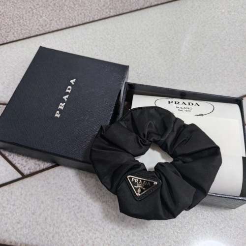 全新Prada髮圈