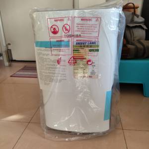全新抽濕機 Toshiba RAD-Y250H（27公升），已開盒但未拆塑膠套，因體積大了些想轉售...