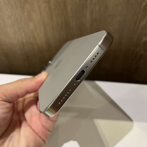 iPhone 16pro max 256gb,港行雙卡，完美冇花，電池健康度98，有套有貼，所有功能正常...