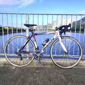 Bianchi 碳纖維公路車 | 6.9Kg | SHIMANO ULTEGRA 22速全套變速套件 | Mavic 超輕鋁拎