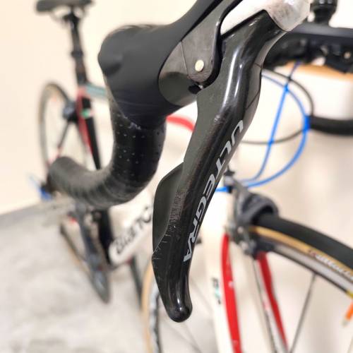 Bianchi 碳纖維公路車 | 6.9Kg | SHIMANO ULTEGRA 22速全套變速套件 | Mavic 超輕鋁拎