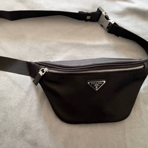 Prada 腰包