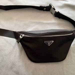 Prada 腰包