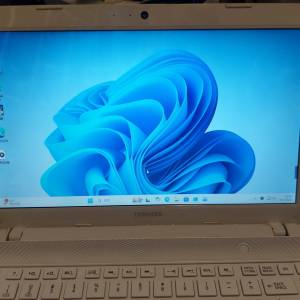 TOSHIBA SATELLITE L840 Intel® Core™ i7 2GB獨立顯卡 藍牙 wifi 攝像頭 手提電腦