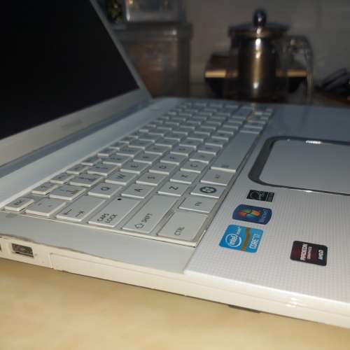 TOSHIBA SATELLITE L840 Intel® Core™ i7 2GB獨立顯卡 藍牙 wifi 攝像頭 手提電腦