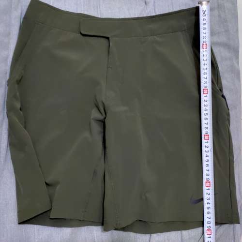 Nike DRI-FIT 軍綠色短褲 size L