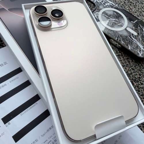 iPhone 16 Pro Max 沙漠金
