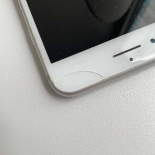 Apple iPhone 8 plus 256G. 此機來電沒有震動 - 其他一切正常 *不議價*