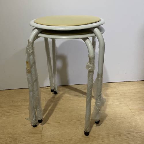 8-9成新 米黃色鐵圓凳