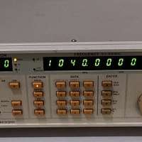 二手 0.1MHz to 1040MHz 高頻信號發生器 (RF Signal Generator )