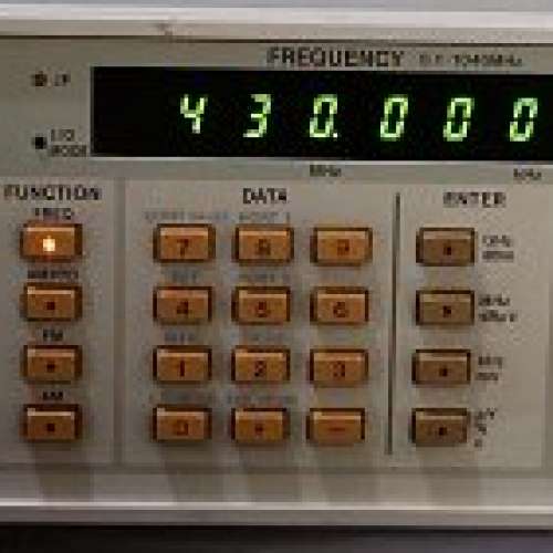 二手 0.1MHz to 1040MHz 高頻信號發生器 (RF Signal Generator )