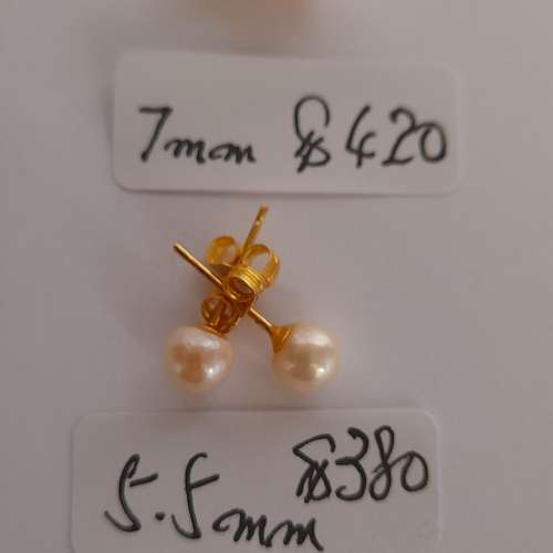 14k日本養珠耳環，每對價錢如照片顯示，兩對共售七百元。no.6.11.25