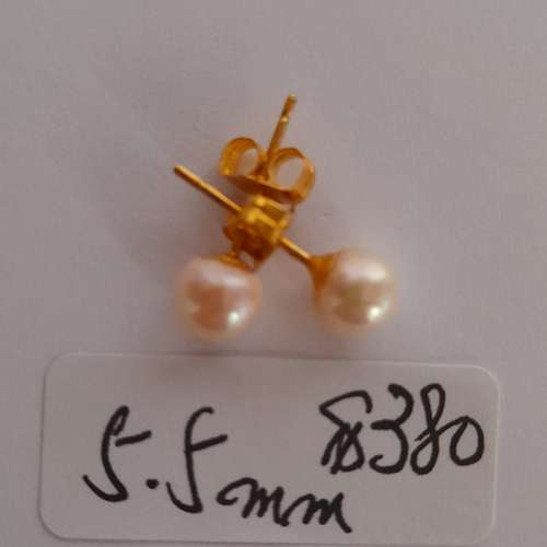 14k日本養珠耳環，每對價錢如照片顯示，兩對共售七百元。no.6.11.25