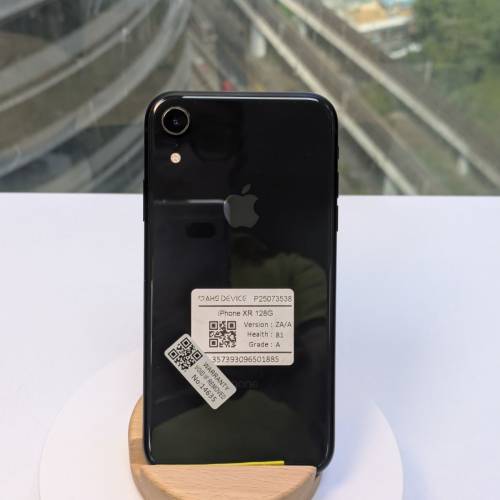 iphone XR 128GB $980
