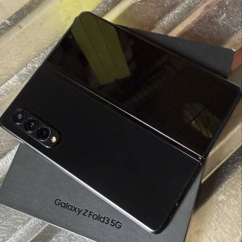 Samsung galaxy Z fold 3