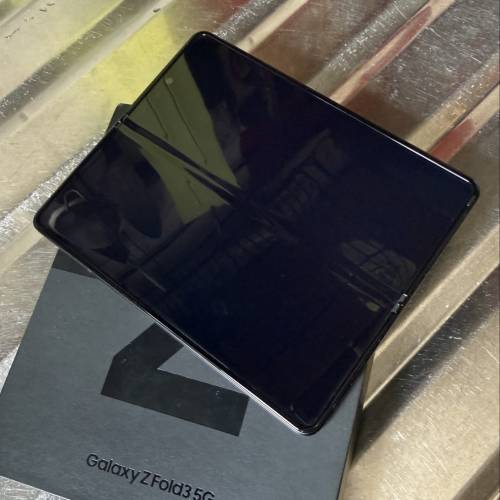 Samsung galaxy Z fold 3