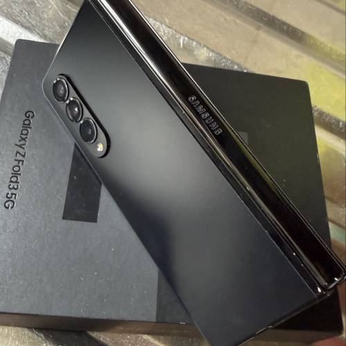 Samsung galaxy Z fold 3