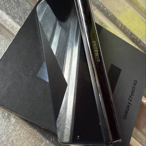 Samsung galaxy Z fold 3