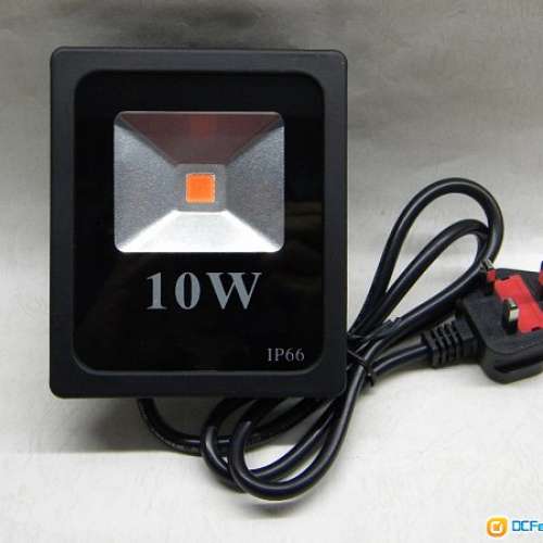 全新 LED 植物生長燈 10W-50W 採用全波段晶片 IP66 防水防塵外殼 促進植物蔬菜生長