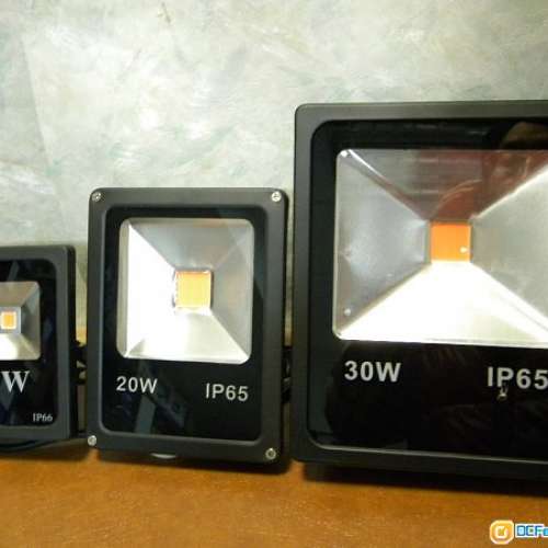 全新 LED 植物生長燈 10W-50W 採用全波段晶片 IP66 防水防塵外殼 促進植物蔬菜生長