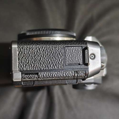 Fujifilm XT100 X-T100 body 機身 98%new 功能全正常 送記憶卡 2電一充連肩帶 冇盒...