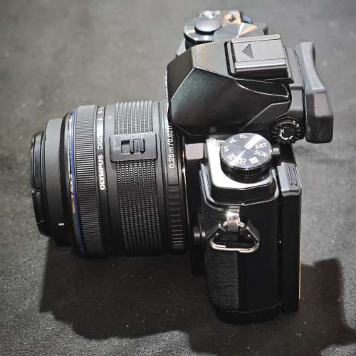 Olympus E-M10 EM10 一代 + 14-42 II R M43 14mm 42mm 14 42 奧林巴斯 99%new 跟2電...