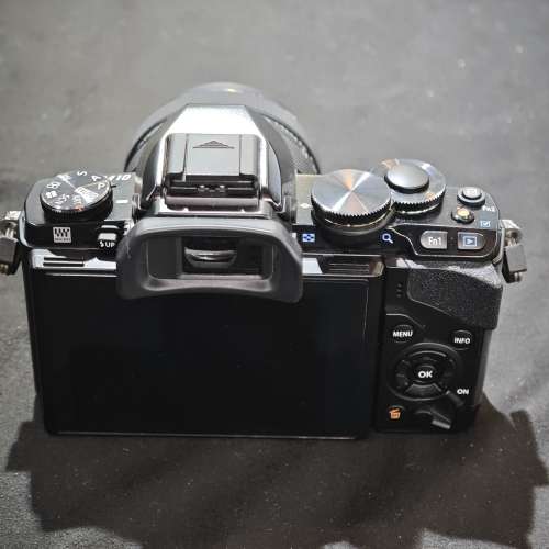 Olympus E-M10 EM10 一代 + 14-42 II R M43 14mm 42mm 14 42 奧林巴斯 99%new 跟2電...